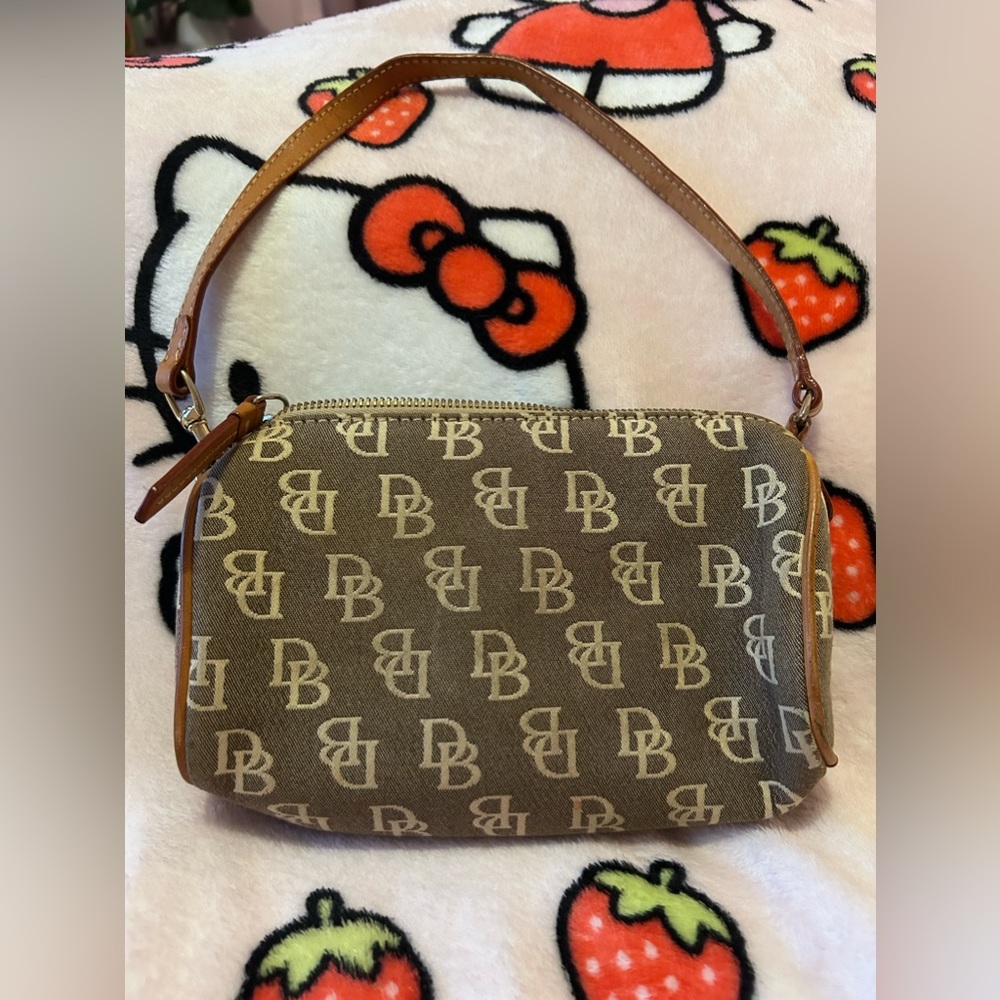 Dooney Bourke Mini Barrel Bag!🤍